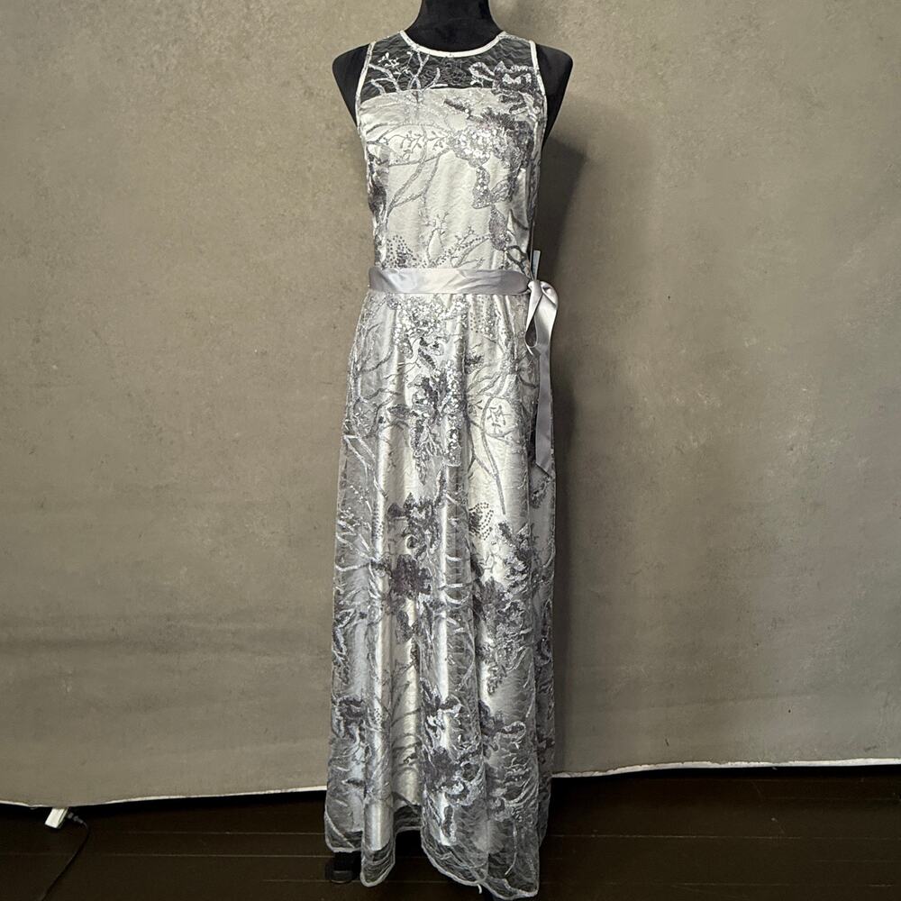 Tahari Arthur S Levine Silver Floral Formal Evening Gown Size 8 NWT